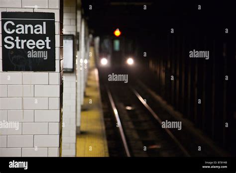 Canal street subway station hi-res stock photography and images - Alamy