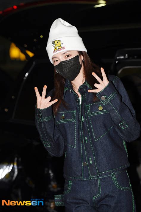 Park Bom and Sandara Park return to Seoul after 2NE1's reunion ...