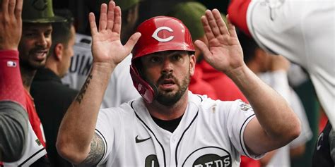 Mike Moustakas struggling since return for Reds