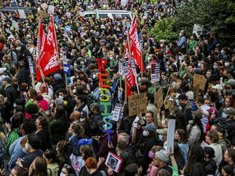 Protesting Tips: What to Bring, How to Act, How to Stay Safe | WIRED