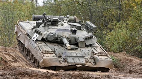 The Modelling News: Preview: Finally, we see Amusing Hobby's full-interior 35th scale T-80U from ...