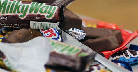 US Senate Candy Desk - Pat Toomey Takes Over Candy Stocking - Thrillist