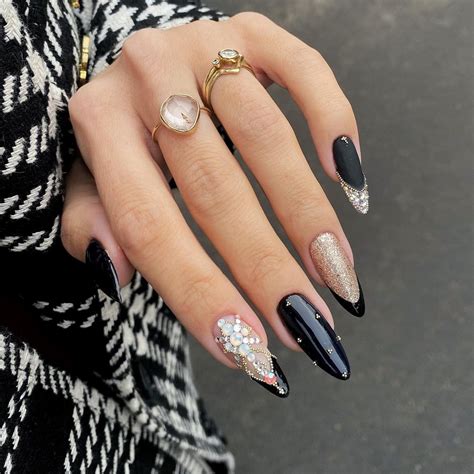 Elegantes Diseño De Uñas Negras Con Dorado : Lindisima Blog Unas ...