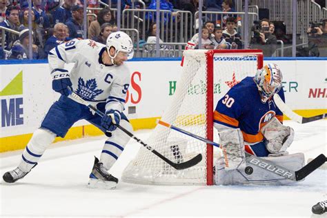 WATCH: Maple Leafs honour John Tavares for his 1,000 point milestone