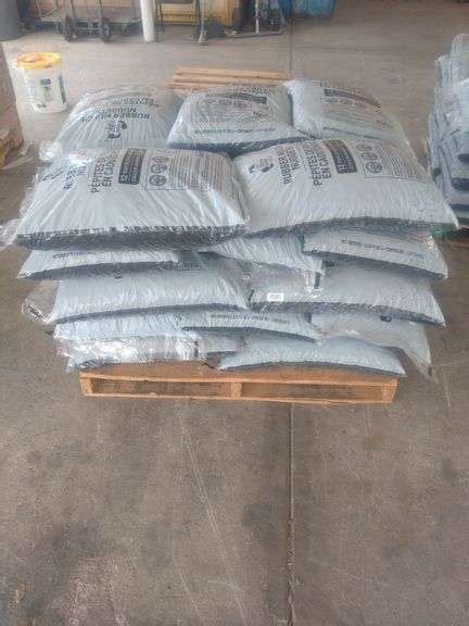 Approx 24 Rubber Mulch bags - Sierra Auction Management Inc