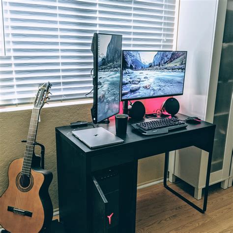 Small desk w/ MacBook + Windows PC setup : r/battlestations