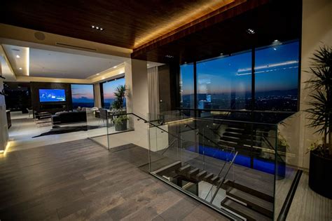 Luxurious Mulholland Drive Modern Estate Listing for $9,950,000