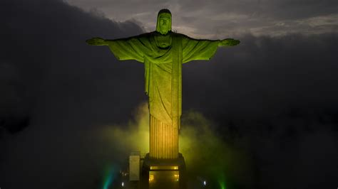 Cristo Redentor se ilumina con los colores de Brasil en homenaje a Pelé ...