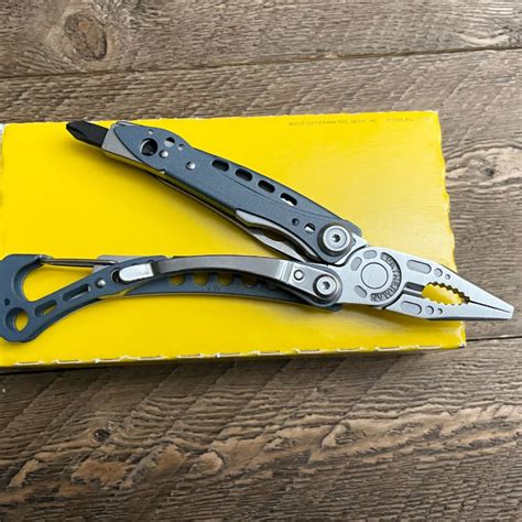 Bladebinge - LEATHERMAN, Skeletool CX, 7-In-1 Lightweight, Minimalist Multi-Tool