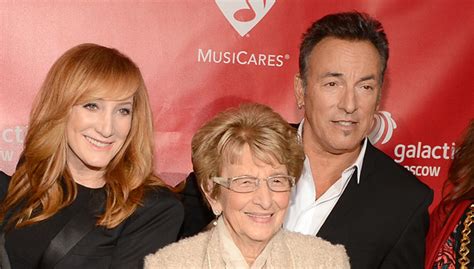 Watch Bruce Springsteen Dance With His Mom at New Jersey Bar | iHeart