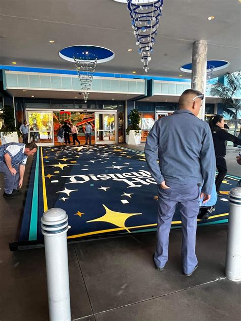 PHOTOS: Disneyland Hotel Debuts New Entrance Look! - MickeyBlog.com