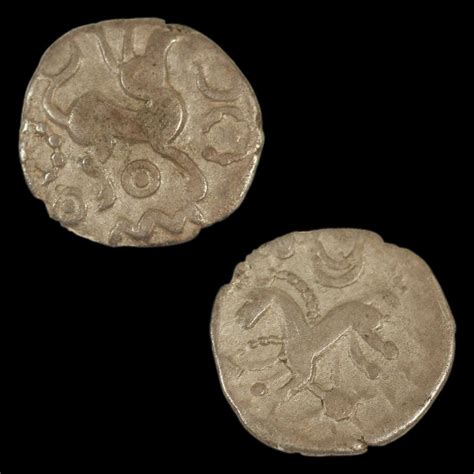 ANCIENT ART — An Iron Age coin representing a silver half unit,... | Arte, História, Moedas