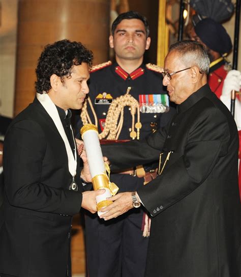 Bharat Ratna Tendulkar wants to 'give people of India reasons to smile ...