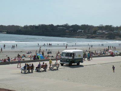 Newport RI Beaches - Sun, sand, live music and lobster rolls!