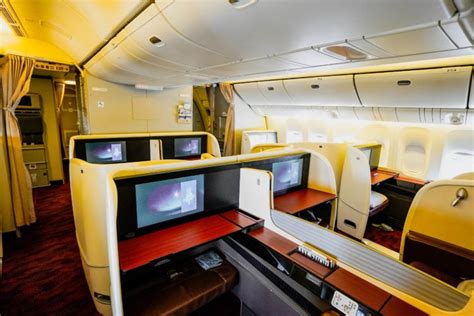 Japan Airlines Boeing 777 First Class Review [Tokyo to New York]