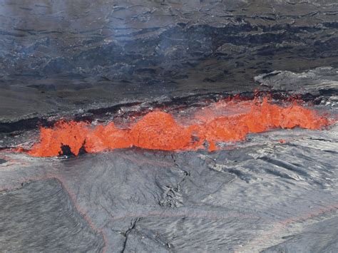 Volcanic eruption in Hawaii - CBS News