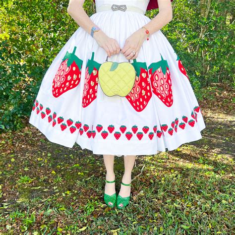 {Sewing} Strawberry Fields Forever - The Dressed Aesthetic