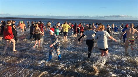 Hundreds brave Boxing Day dips in the north-east - BBC News