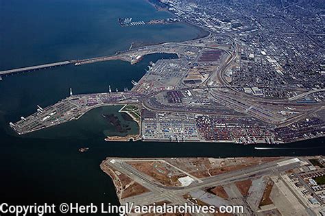 aerial photograph Port of Oakland, California | Aerial Archives | Aerial and Satellite Imagery