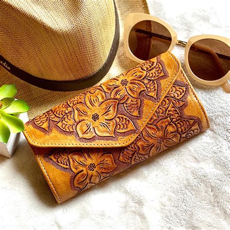 Handmade Tooled leather woman wallet - Woman wallet leather - Gift for her - Western woman wallet