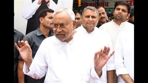 Nitish takes swipe at BJP, calls its leaders ‘brainless’ - Hindustan Times