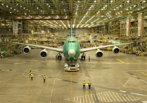 Boeing bids farewell to an icon, delivers last 747 jumbo jet ...