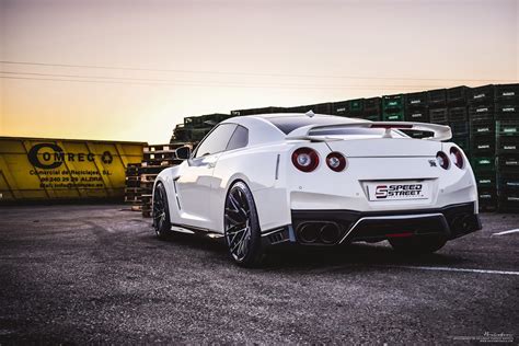 Nissan GT-R R35 White Brixton Forged CM10 Ultrasport+ Wheel | Wheel Front