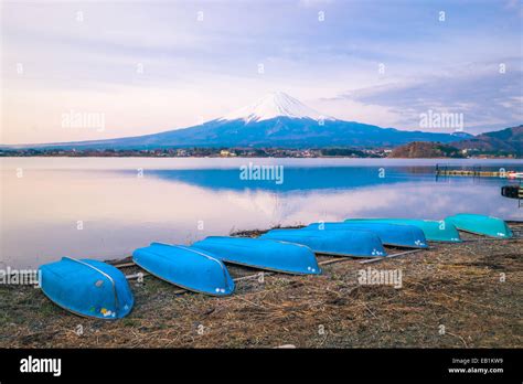 The beautiful mount Fuji in Japan at sunrise Stock Photo - Alamy