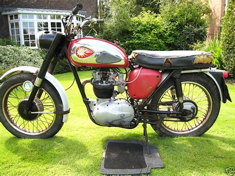 BSA B40 Gallery - Classic Motorbikes