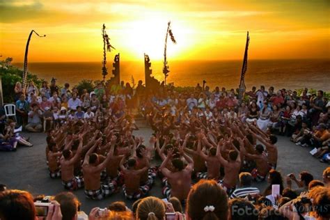 Tari Kecak Bali - TemanLiburan.Com