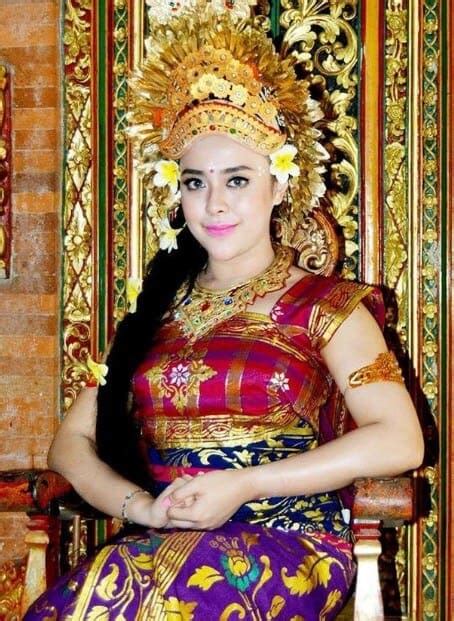 5 Pakaian Adat Bali Serta Nama, Gambar dan Penjelasannya