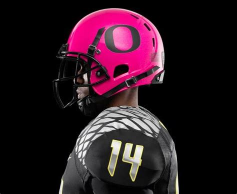 Oregon Ducks to wear pink helmets