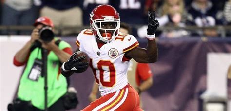 No fine for Tyreek Hill peace sign | Kansas city chiefs football ...