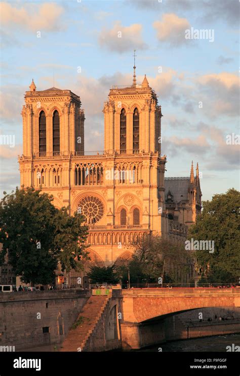 Cathedrale notre dame hi-res stock photography and images - Alamy