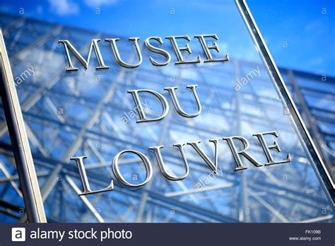 Louvre museum entrance sign paris hi-res stock photography and images ...