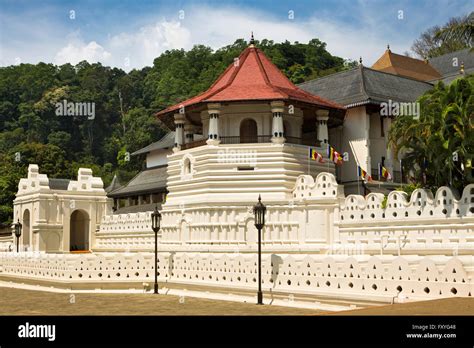 Sri Lanka, Kandy, Temple of the Tooth Relic, Dalada Maligawa, exterior Stock Photo - Alamy