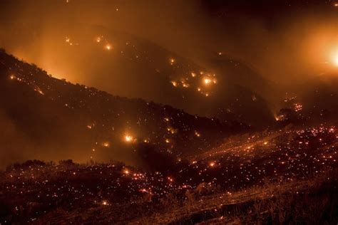 Weaponized Thomas Fire becomes largest wildfire in California's history ...