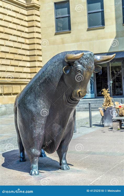 The Bull and Bear Statues at Editorial Stock Photo - Image of bearish ...