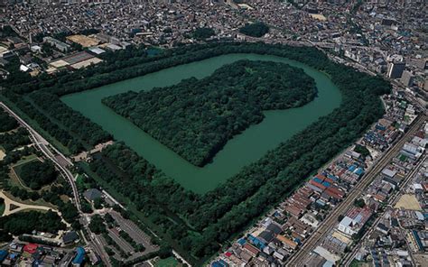 The Tomb of Emperor Nintoku (Daisen Kofun) - GaijinPot Travel