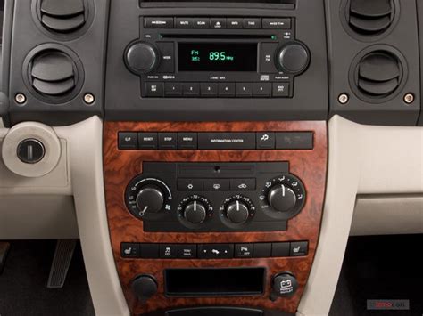 2007 Jeep Commander: 11 Interior Photos | U.S. News