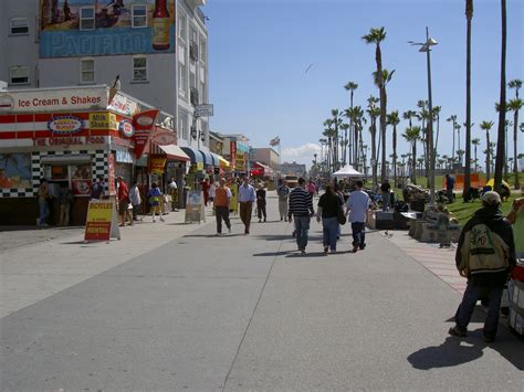 File:Venice Beach promenade.JPG - Wikimedia Commons