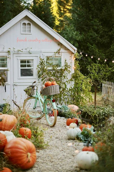 Simple and charming Autumn Greenhouse - French Country Cottage