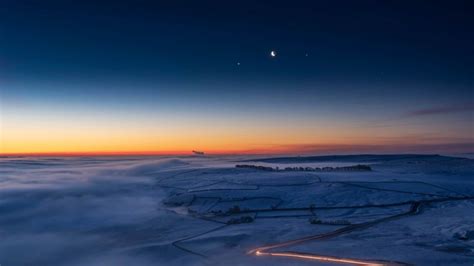 微软Win10的夜空风景2k高清壁纸-桌面壁纸-556资源网 | Landscape, Night skies, Change picture