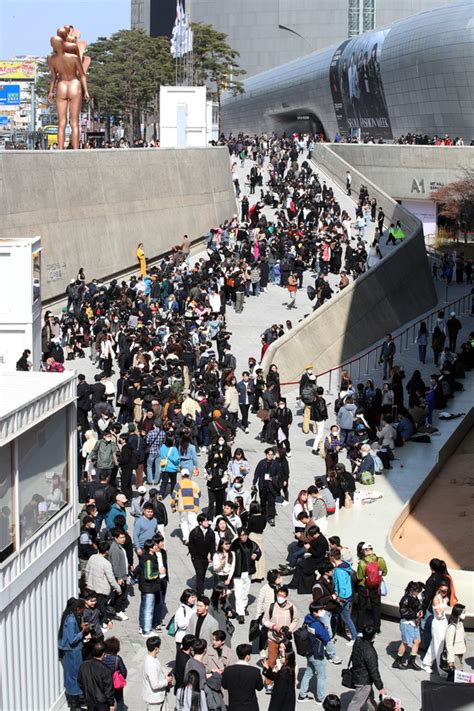 Seoul Fashion Week unveils new catwalk for first time in 23 years