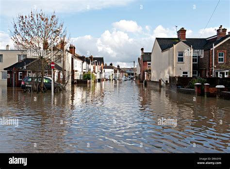 Flooding in Tonbridge, Kent, UK caused by the River Medway overflowing Stock Photo - Alamy