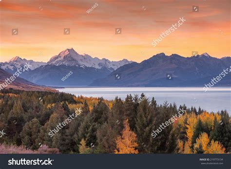 Mount Cook Towering Over Glacial Lake Stock Photo 219773134 | Shutterstock