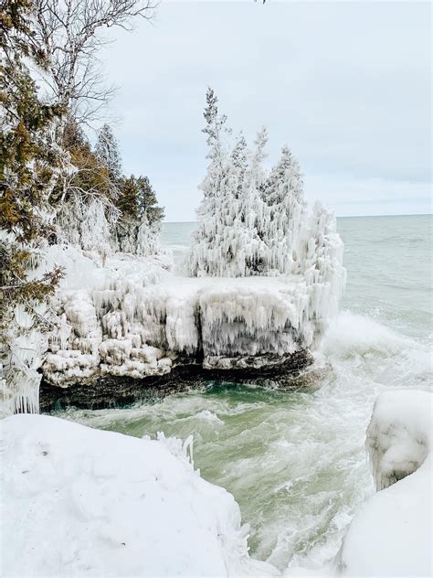 Frozen shoreline on Lake Michigan | Lake michigan, Lake michigan ...