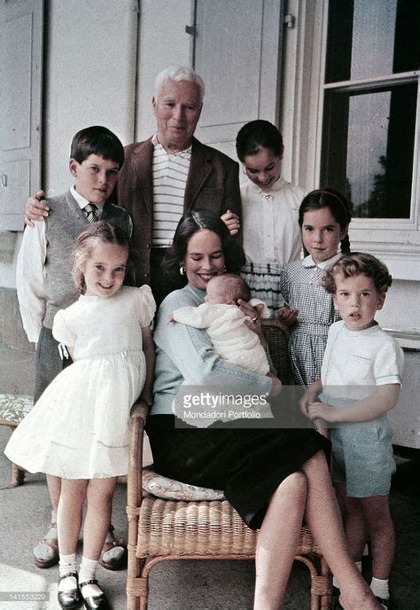 The British actor and director Charlie Chaplin with wife and... | Actors, Actrices, Charlie chaplin