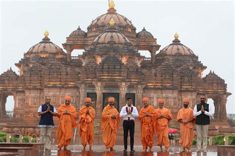 UK PM Rishi Sunak, wife Akshata visit Delhi Akshardham Temple - Pics inside