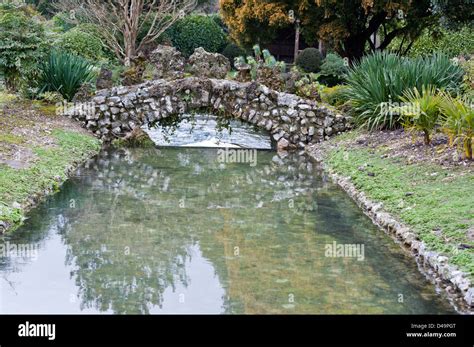 flint bridge over river lavant Stock Photo - Alamy